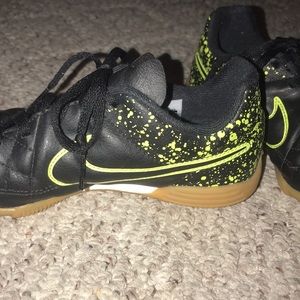 tiempo indoor cleats